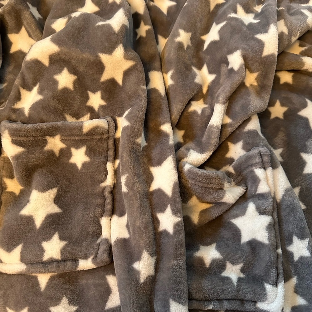 Plush Star Robe - Picture 2 of 5